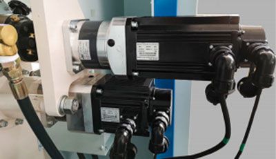 Servo motorla bağımsız olarak kontrol edilen kaplama ünitesi 